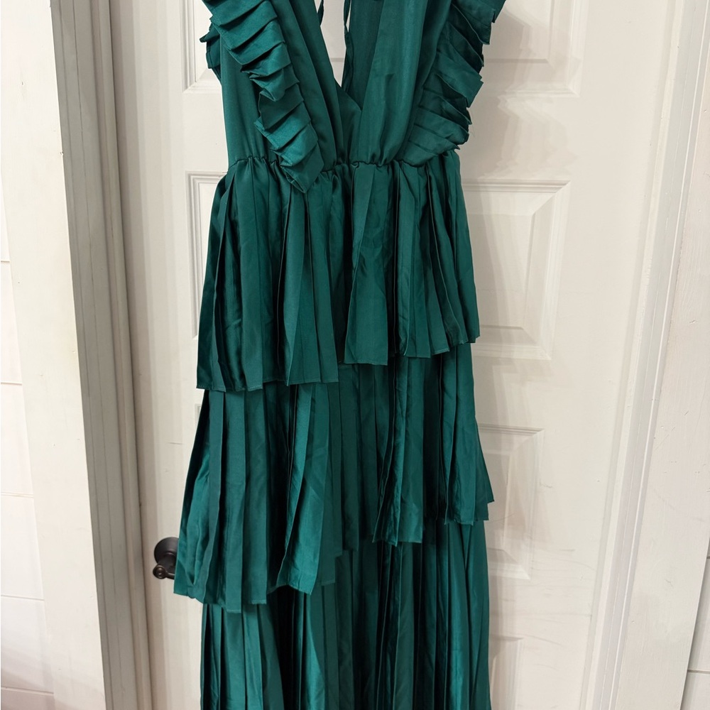 Chic Backless Green Ruffle Dress - Picture 2 of 4